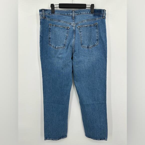 Abercrombie & Fitch | The 90’s Straight Ultra High Rise Jean Size (34) 18 Short - Picture 3 of 6